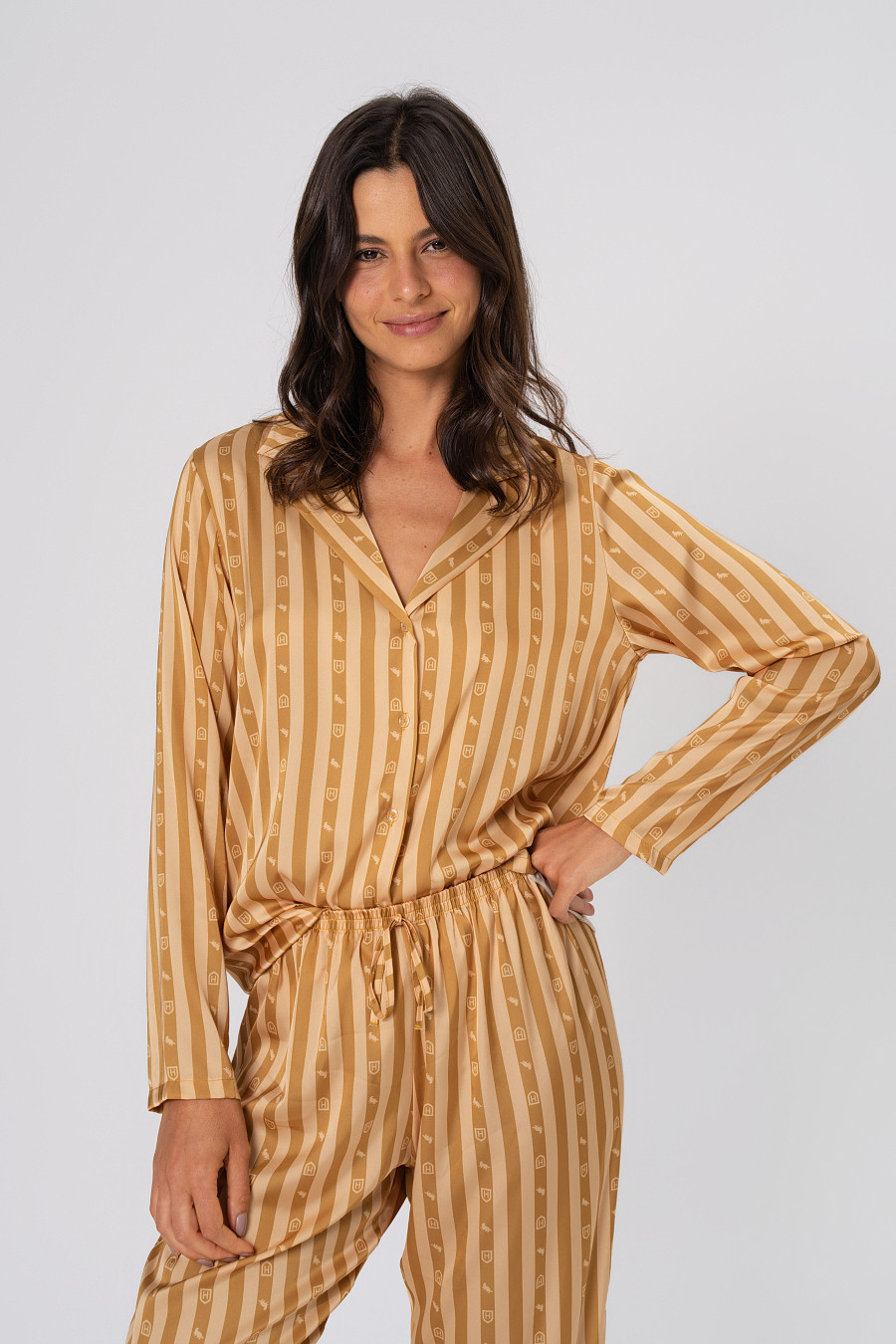 PIJAMA LONGO AMERICANO ACETINADO LUFA - LUFA DETALHE