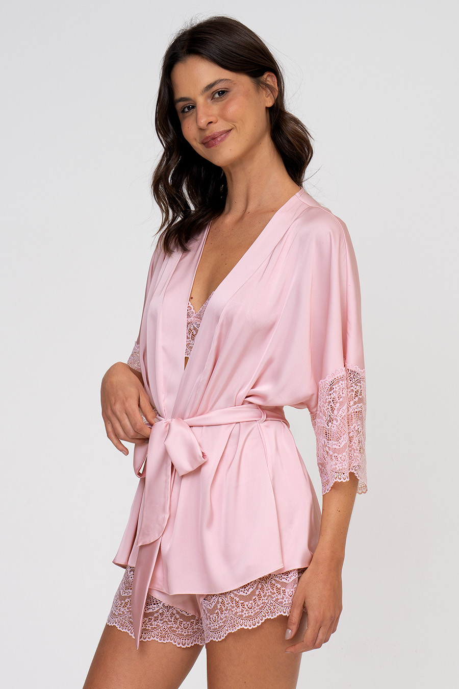 PIJAMA KIMONO TOQUE DE SEDA COM RENDA - CLÁSSICO ACETINADO PINK GLOSS PIJAMA KIMONO TOQUE DE SEDA COM RENDA - CLÁSSICO ACETINADO PINK GLOSS