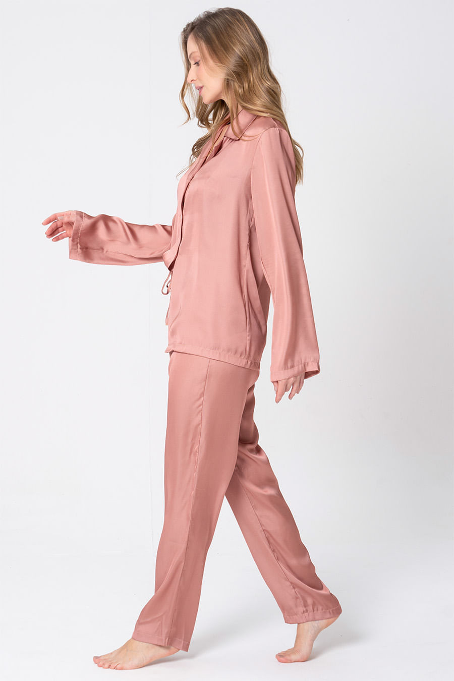 PIJAMA AMERICANO ACETINADO LONGO - CLÁSSICOS ACETINADOS CARAMELO ÂMBAR PIJAMA AMERICANO ACETINADO LONGO - CLÁSSICOS ACETINADOS CARAMELO ÂMBAR