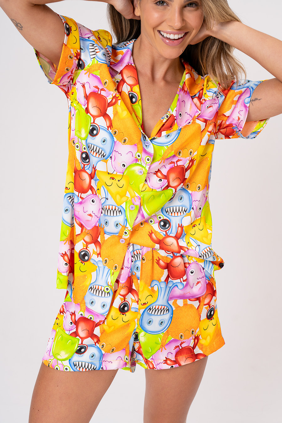 PIJAMA AMERICANO ACETINADO CURTO - GELEIA DE MONSTROS PIJAMA AMERICANO ACETINADO CURTO - GELEIA DE MONSTROS