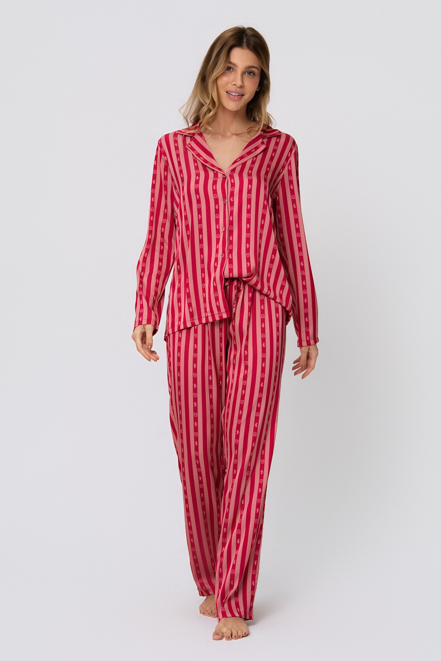 PIJAMA LONGO AMERICANO ACETINADO GRIFINÓRIA FRENTE