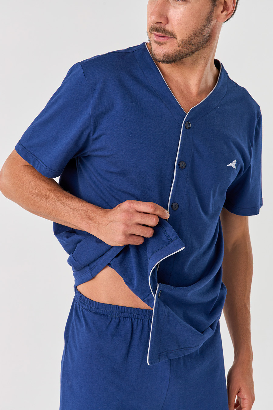 KIT PIJAMA DE ALGODÃO CURTO E ROBE DE SOFT AZUL PIJAMA DETALHE