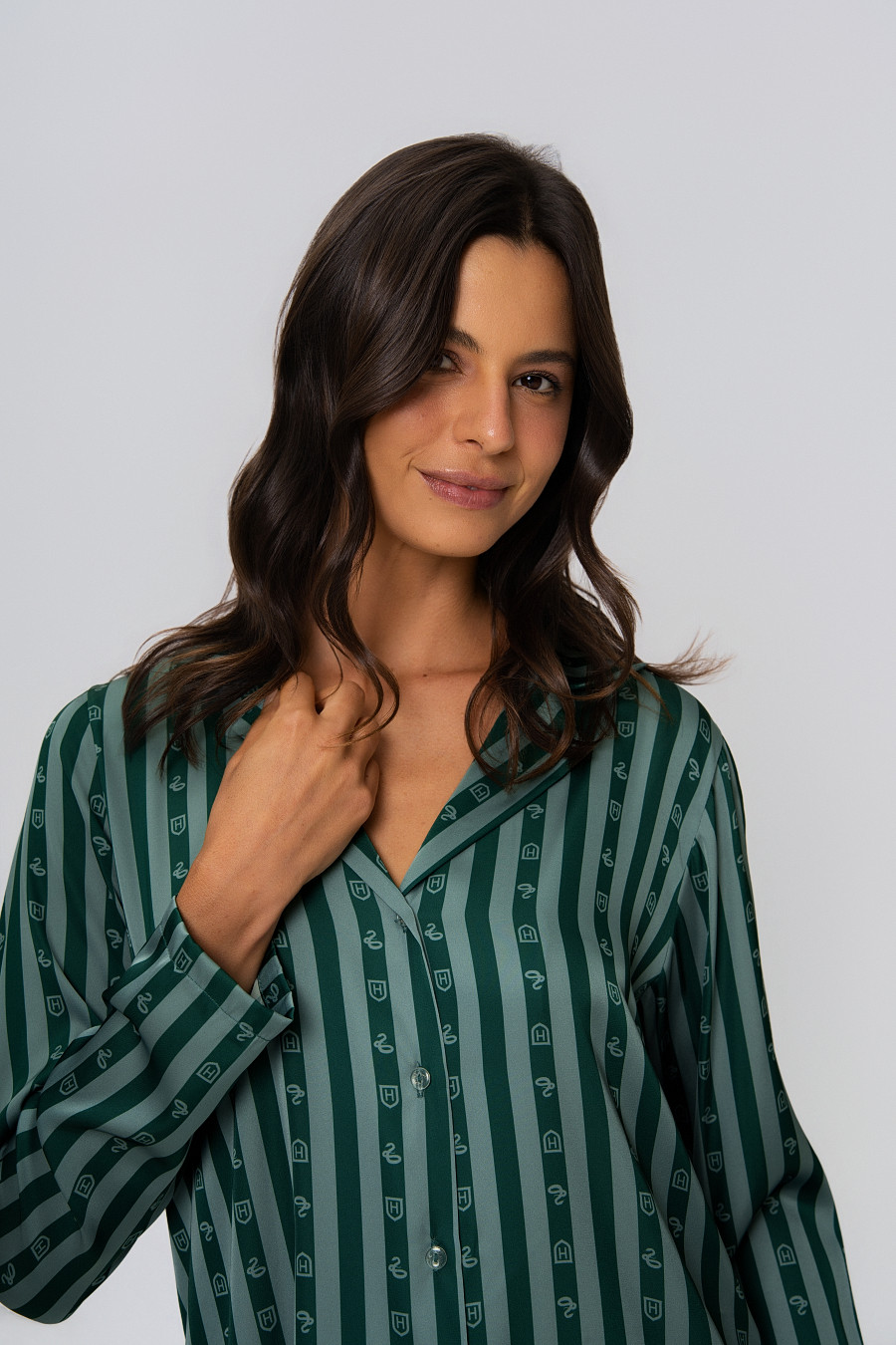 PIJAMA LONGO AMERICANO ACETINADO SONSERINA DETALHE