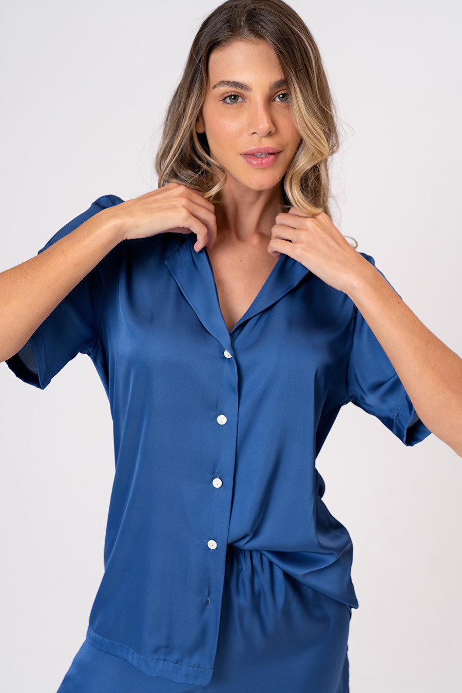 PIJAMA ACETINADO AMERICANO CURTO - CLÁSSICOS ACETINADOS NIGHT BLUE PIJAMA ACETINADO AMERICANO CURTO - CLÁSSICOS ACETINADOS NIGHT BLUE