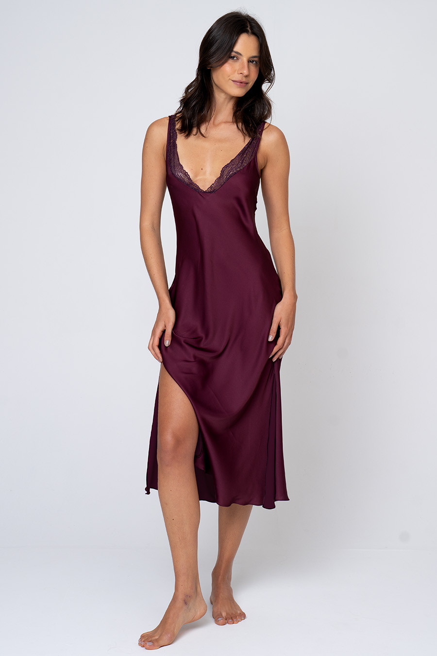 CAMISOLA MIDI TOQUE DE SEDA COM RENDA - CLÁSSICO ACETINADO BOLD WINE FRENTE 2