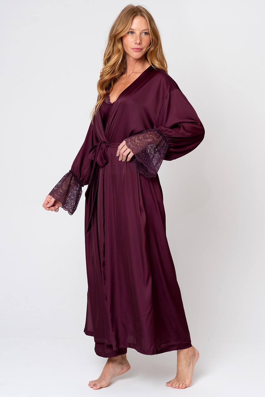 ROBE LONGO TOQUE DE SEDA - CLÁSSICOS ACETINADOS BOLD WINE LADO