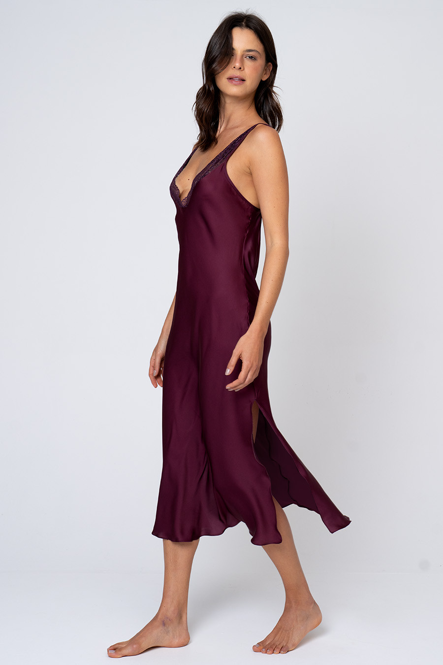 CAMISOLA MIDI TOQUE DE SEDA COM RENDA - CLÁSSICO ACETINADO BOLD WINE LADO