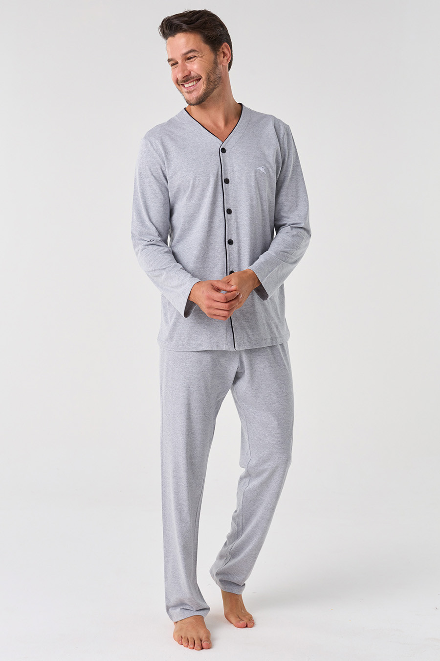 KIT PIJAMA AMERICANO LONGO DE ALGODÃO CINZA E ROBE DE SOFT CINZA FRENTE PIJAMA