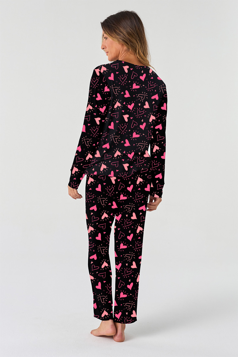 PIJAMA FEMININO PRETO COM ESTAMPA DE CORAÇÕES PIJAMA FEMININO PRETO COM ESTAMPA DE CORAÇÕES