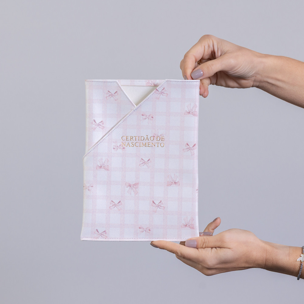 Certidão de Nascimento Gy Estampa Laço e Xadrez Certidão de Nascimento Gy Estampa Laço e Xadrez