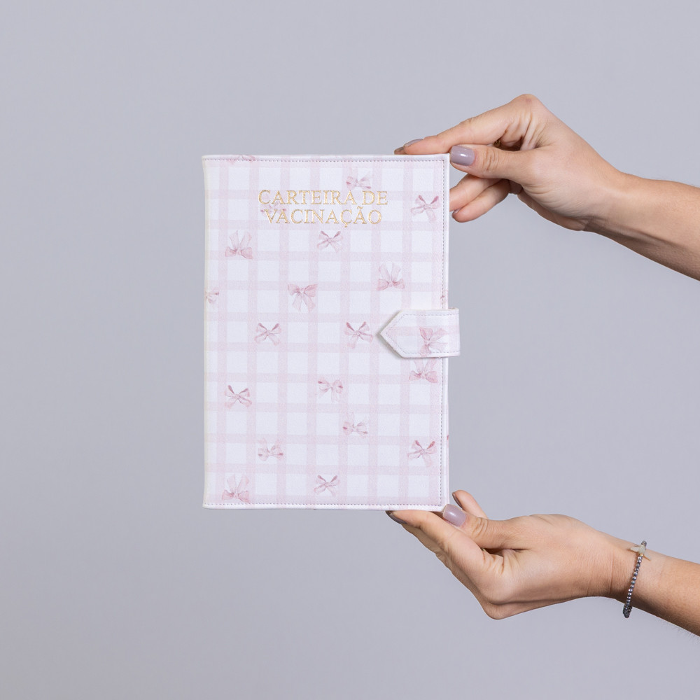 Carteira de Vacina Kami Estampa Laço e Xadrez Carteira de Vacina Kami Estampa Laço e Xadrez