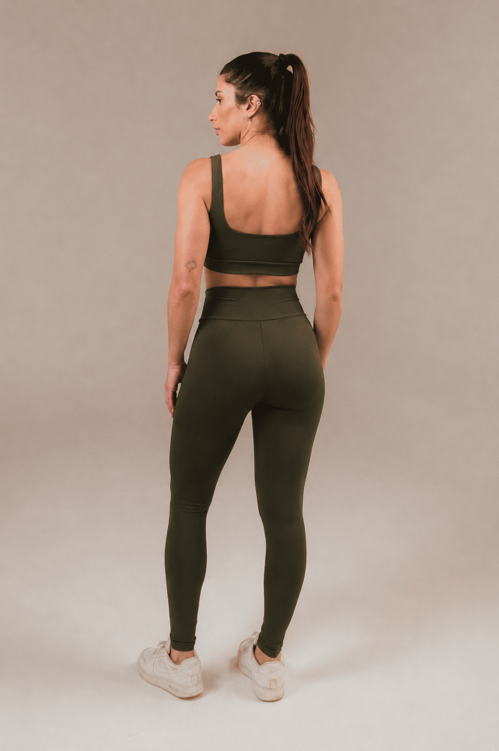 Conjunto Top GRIND SELECT + Legging SELECT - Verde Militar Conjunto Top GRIND SELECT + Legging SELECT - Verde Militar