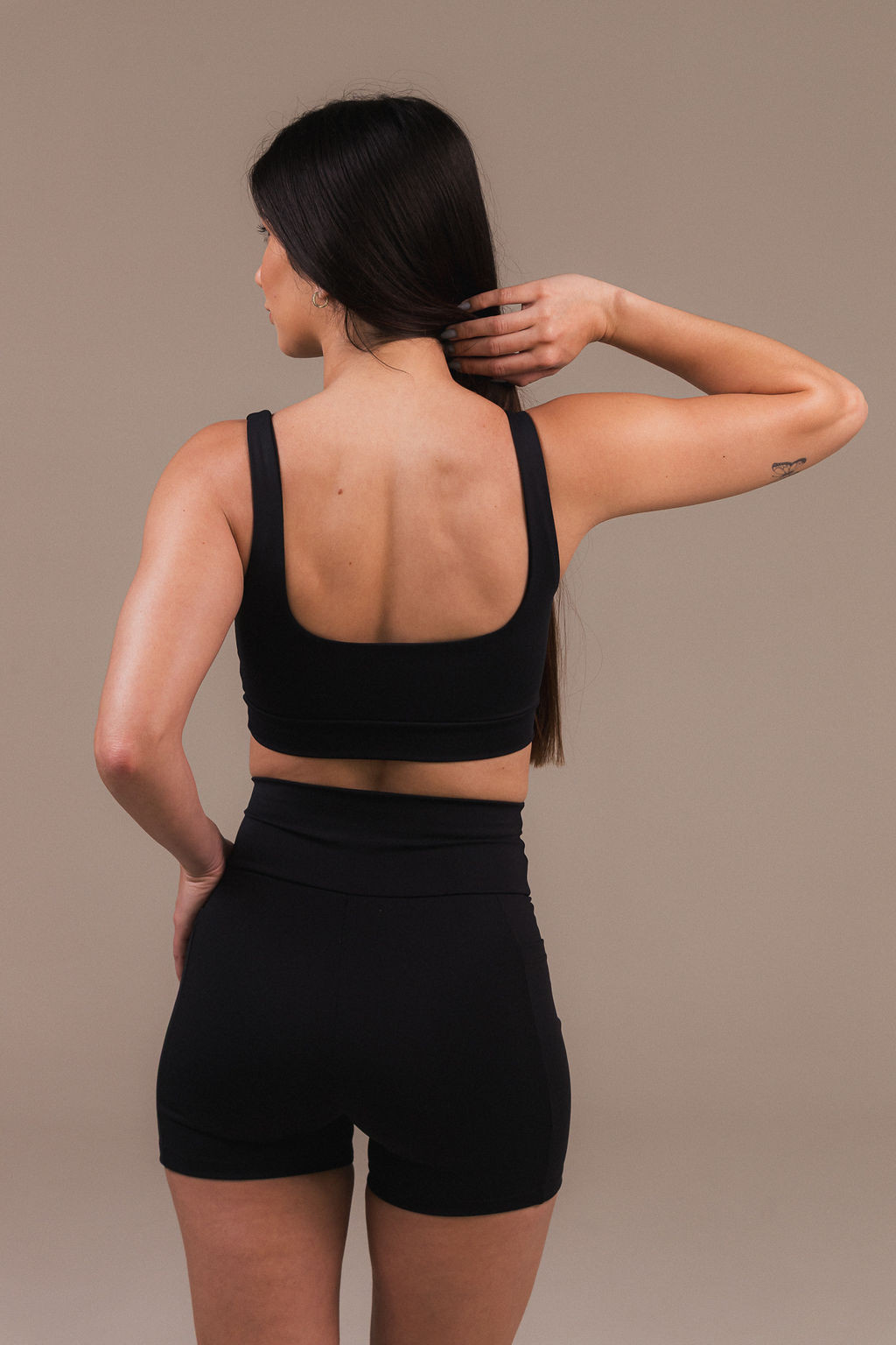 Conjunto Top GRIND ESSENTIAL + Short ESSENTIAL - Preto