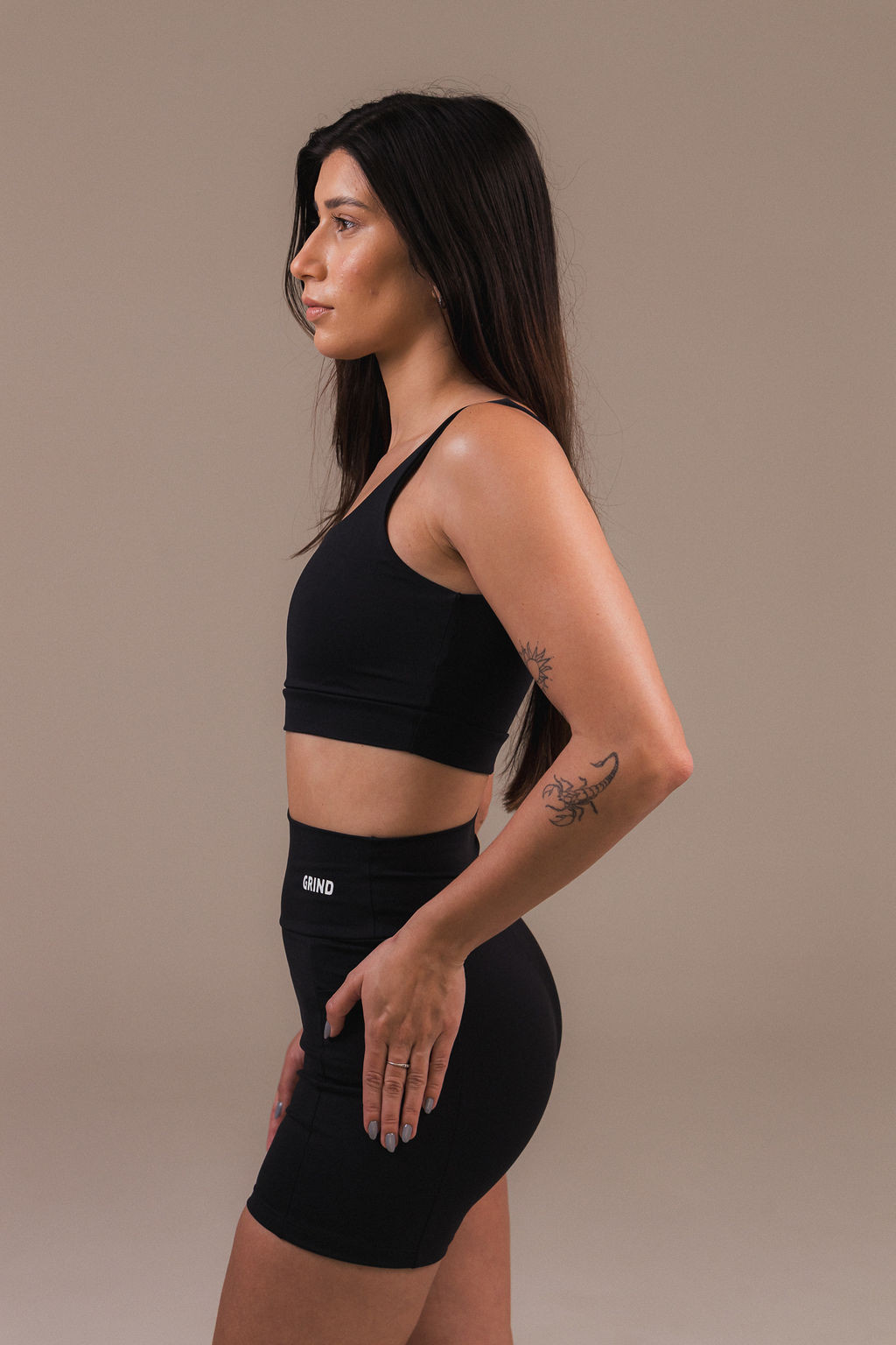 Conjunto Top GRIND ESSENTIAL + Short ESSENTIAL - Preto