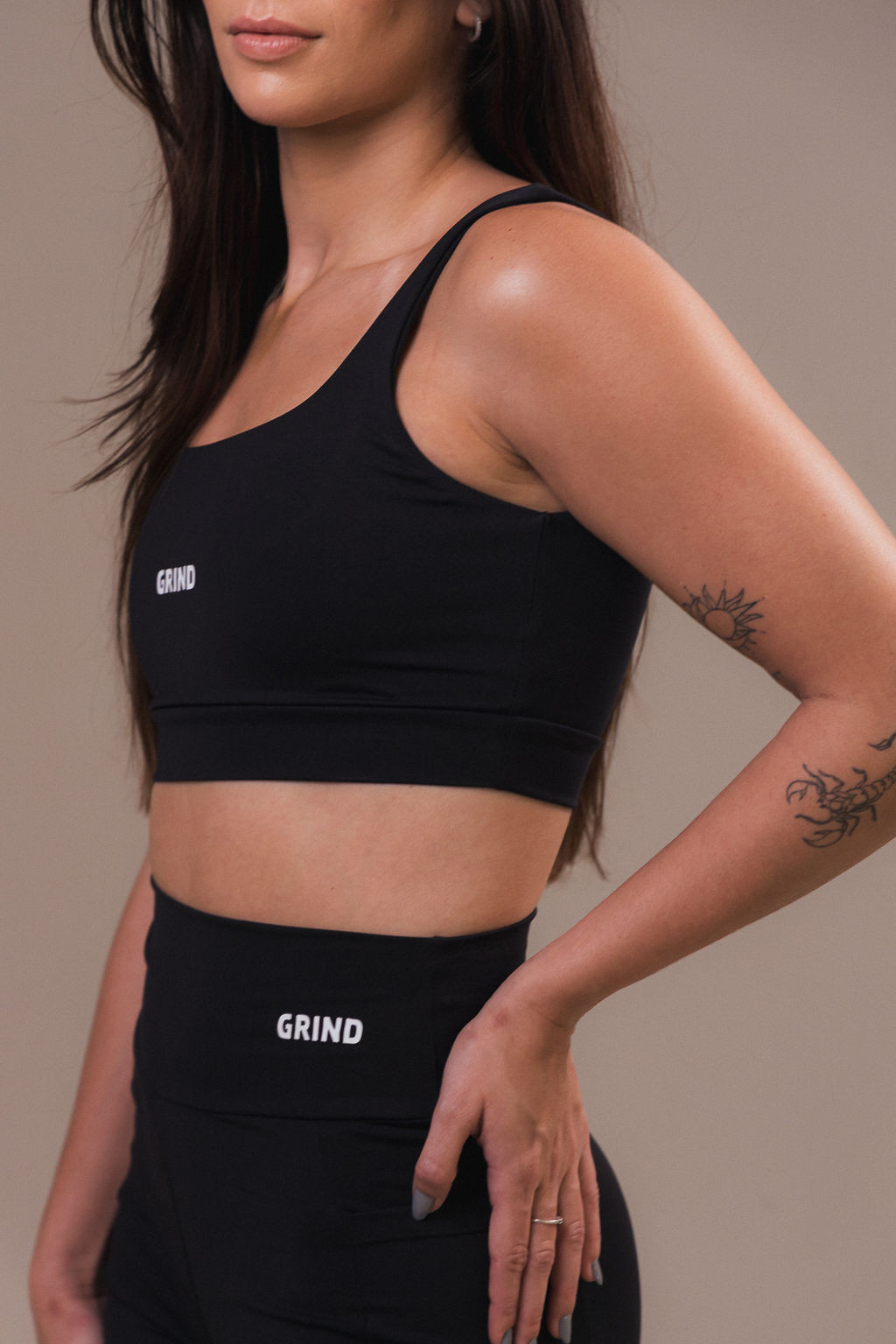 Conjunto Top GRIND ESSENTIAL + Short ESSENTIAL - Preto