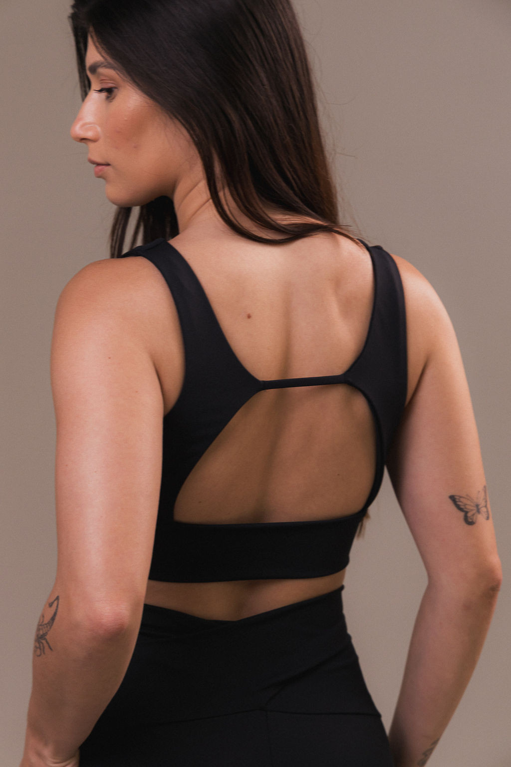 Conjunto Top GRIND ESSENTIAL + Short ESSENTIAL - Preto