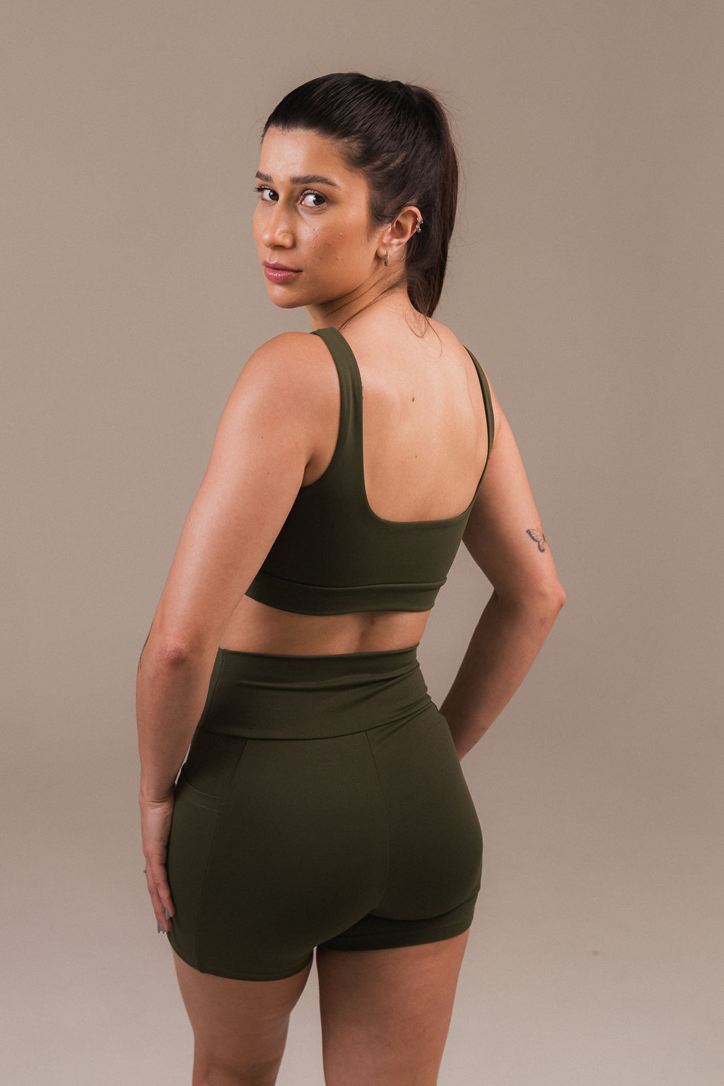 Conjunto Top GRIND ESSENTIAL + Short ESSENTIAL - Verde Militar
