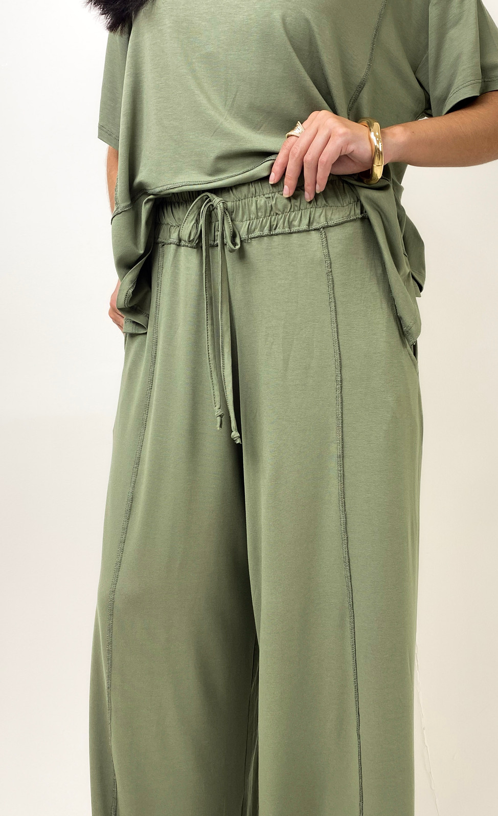 Conjunto com Blusa e Calça Oversized - Verde Oliva