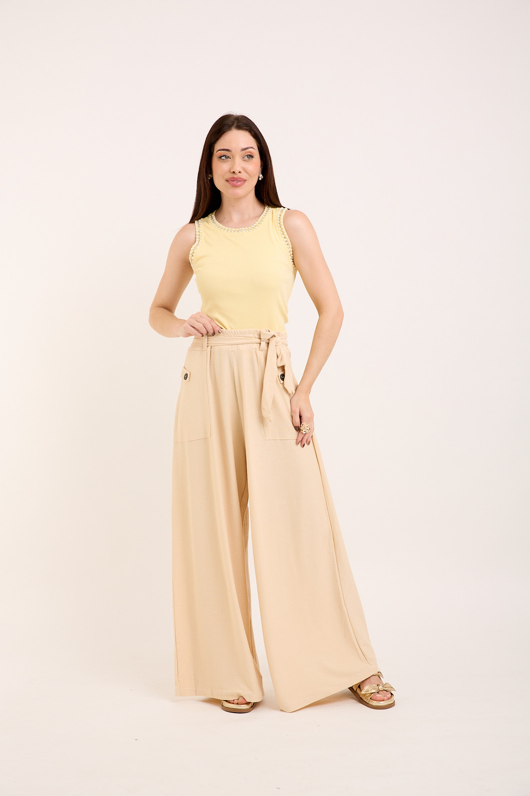 Blusa Regata Canelada com Bordado em Pedraria - Amarela Blusa Regata Canelada com Bordado em Pedraria - Amarela