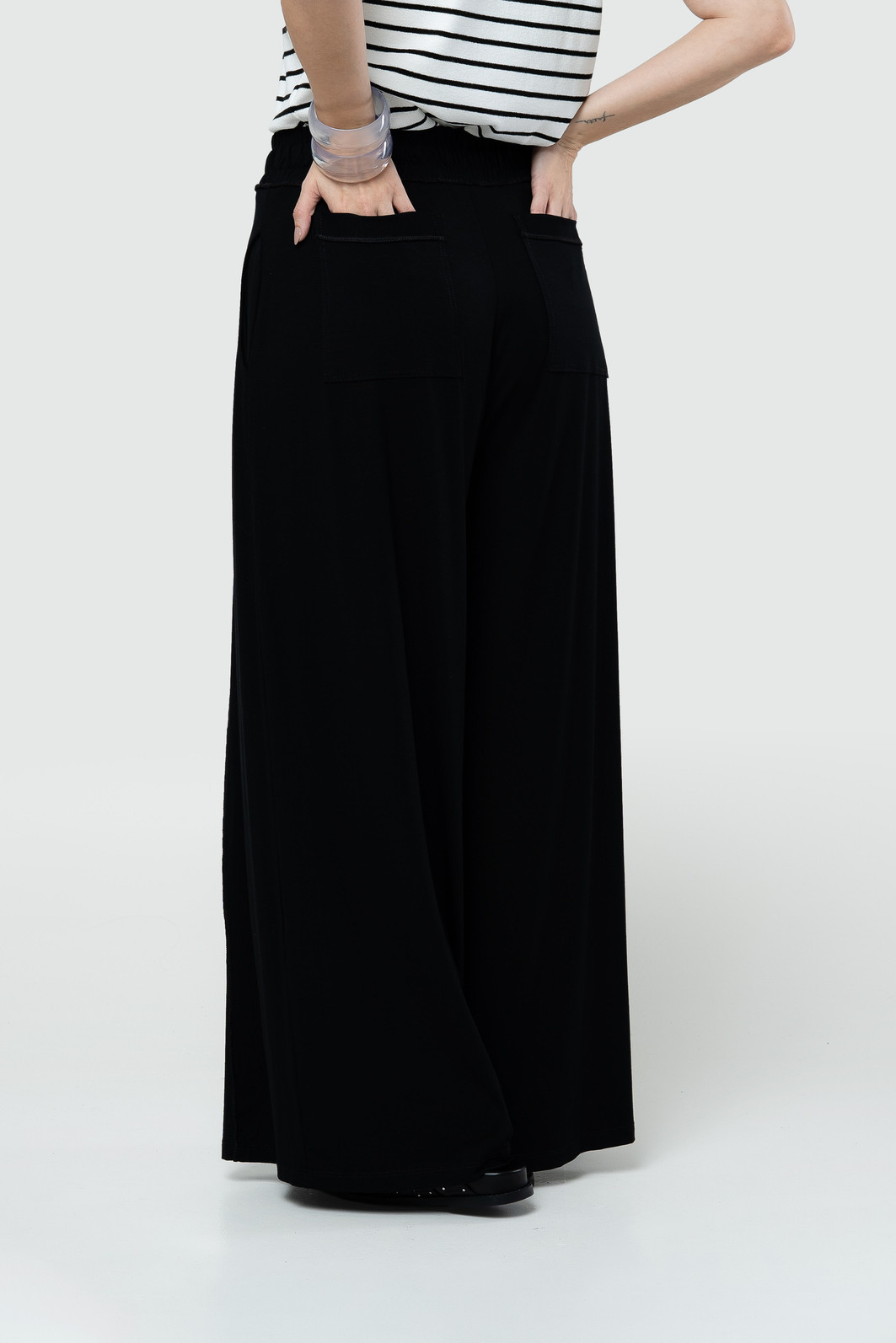 Conjunto com Blusa e Calça Oversized - Preto