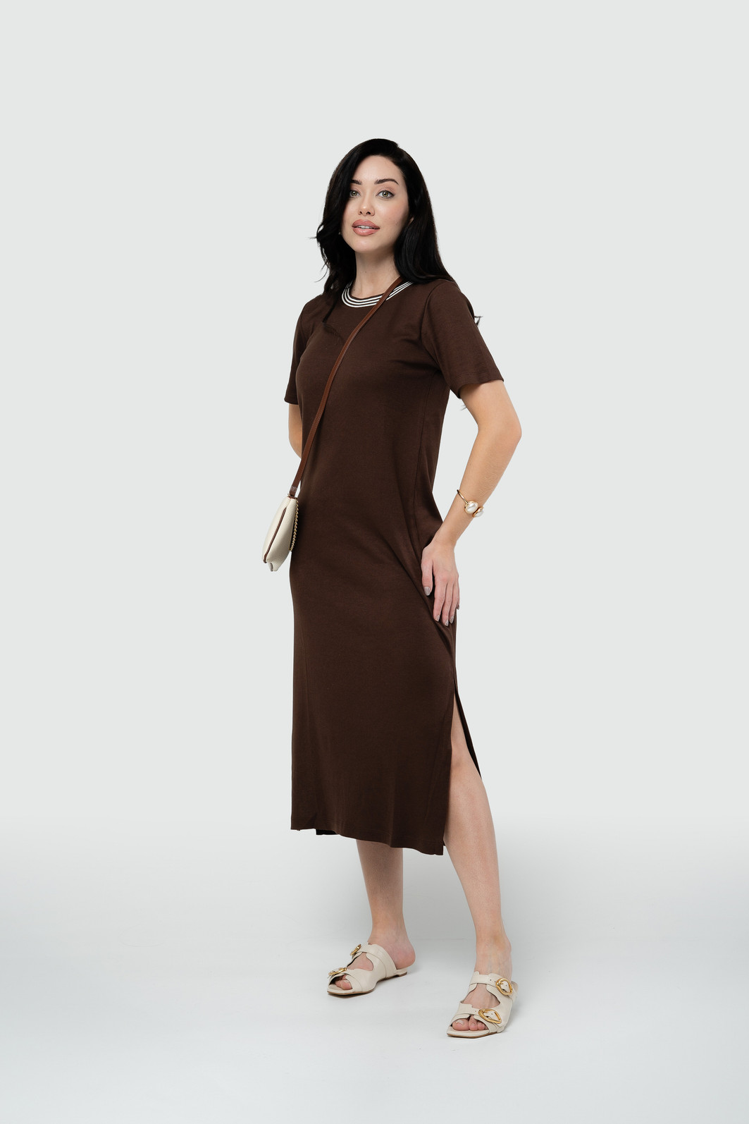 Vestido Midi com Manga e Gola Redonda - Marrom Vestido Midi com Manga e Gola Redonda - Marrom