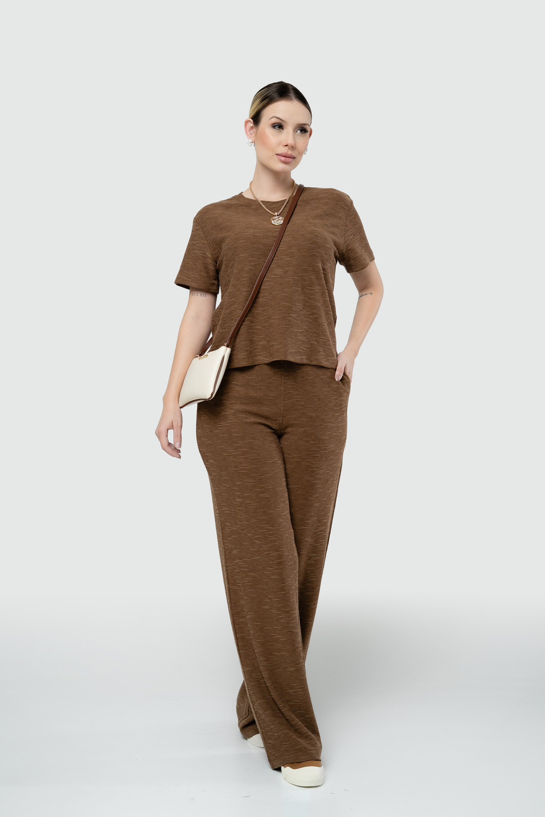 Conjunto com Blusa e Calça - Chocolate Conjunto com Blusa e Calça - Chocolate