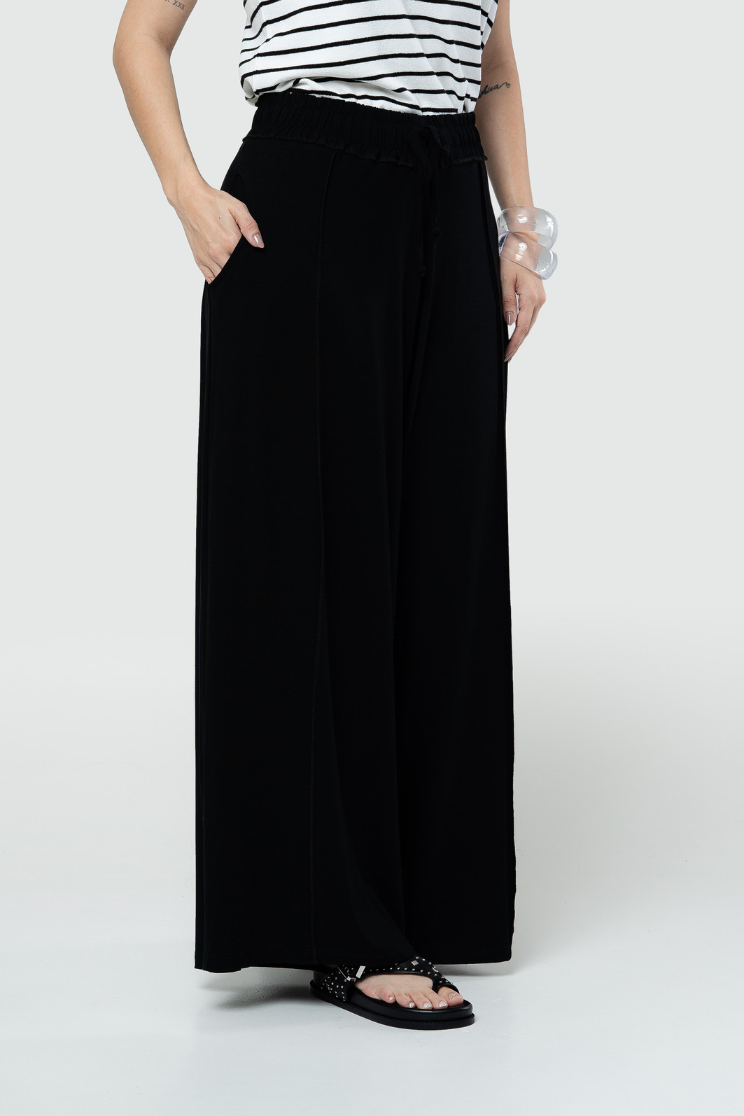 Conjunto com Blusa e Calça Oversized - Preto