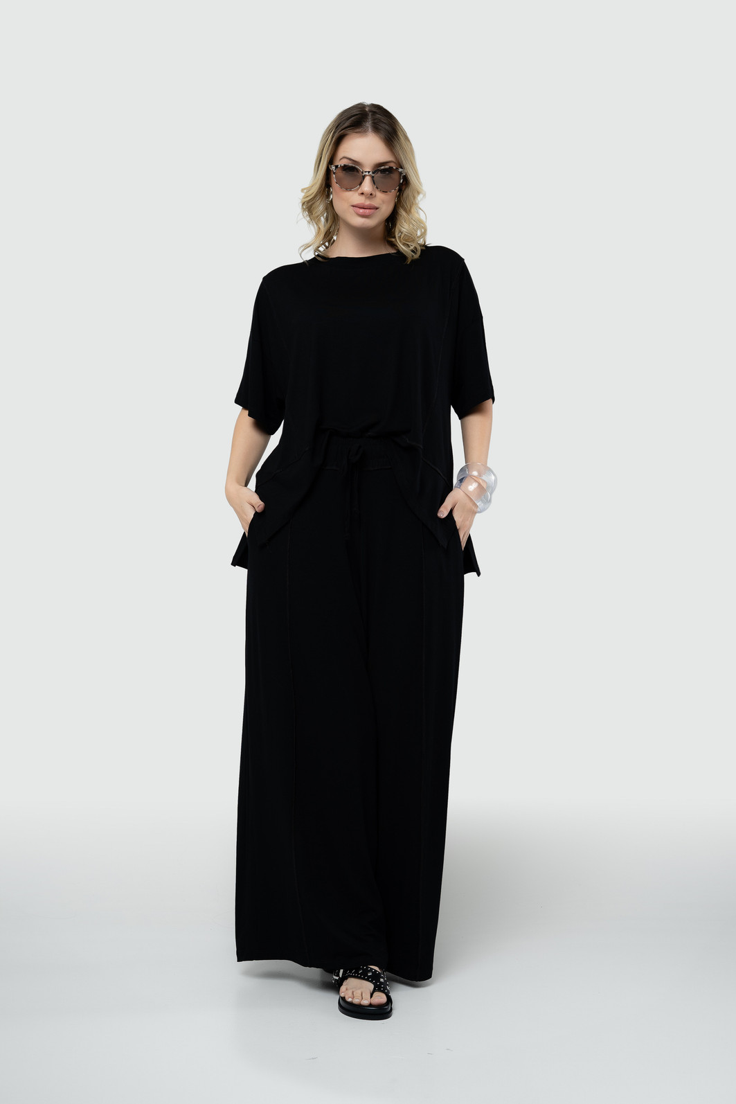 Conjunto com Blusa e Calça Oversized - Preto