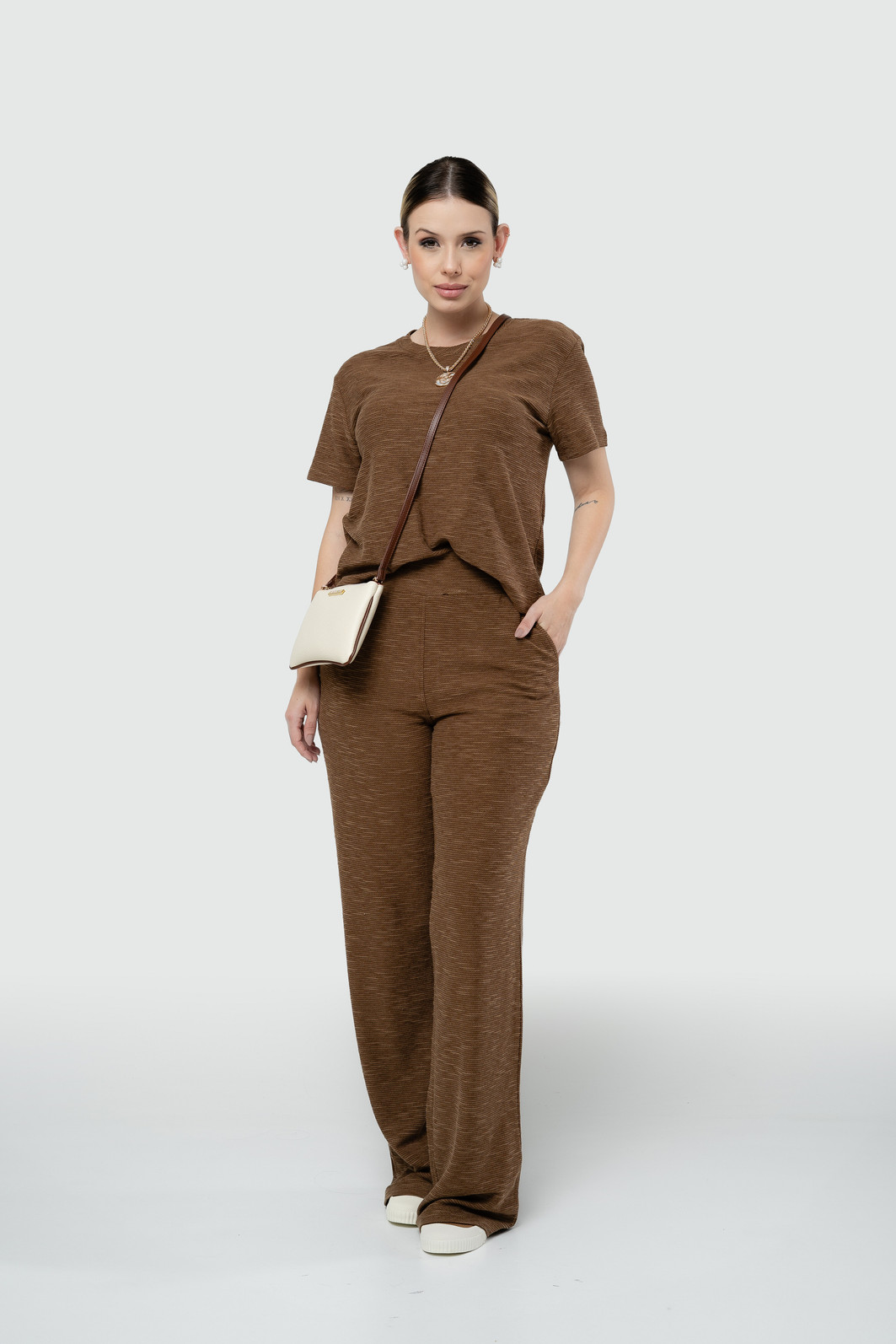 Conjunto com Blusa e Calça - Chocolate Conjunto com Blusa e Calça - Chocolate