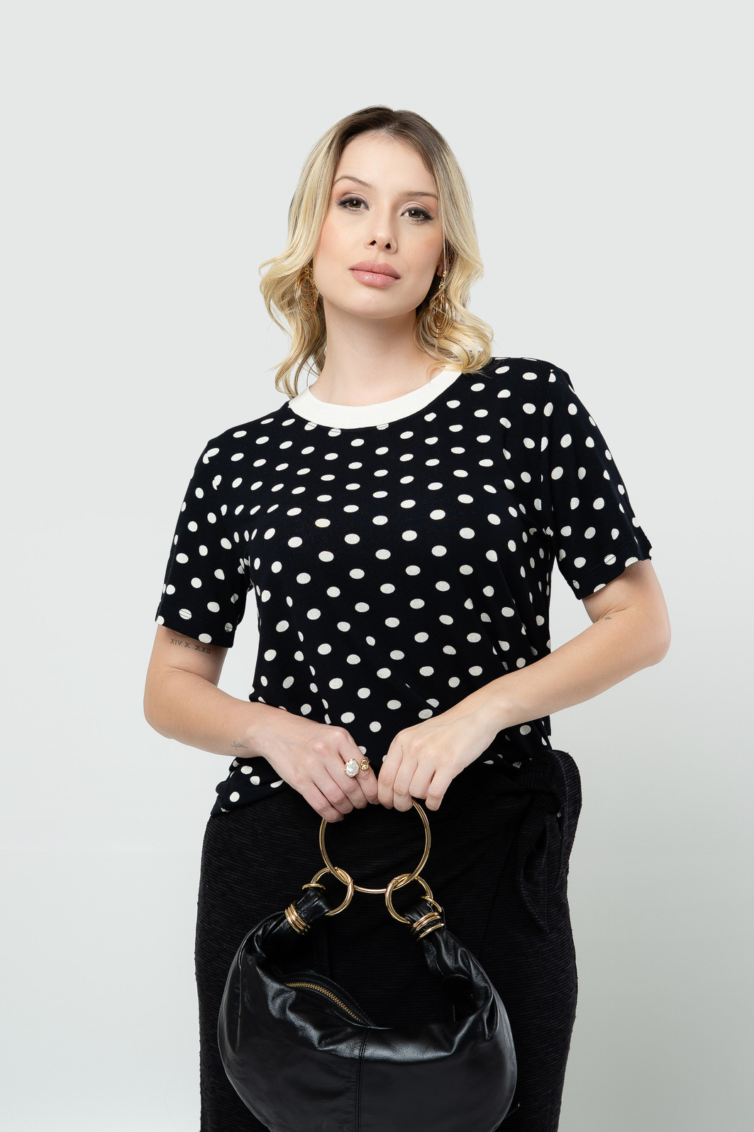 Blusa Poá Gola Redonda - Preta Blusa Poá Gola Redonda - Preta