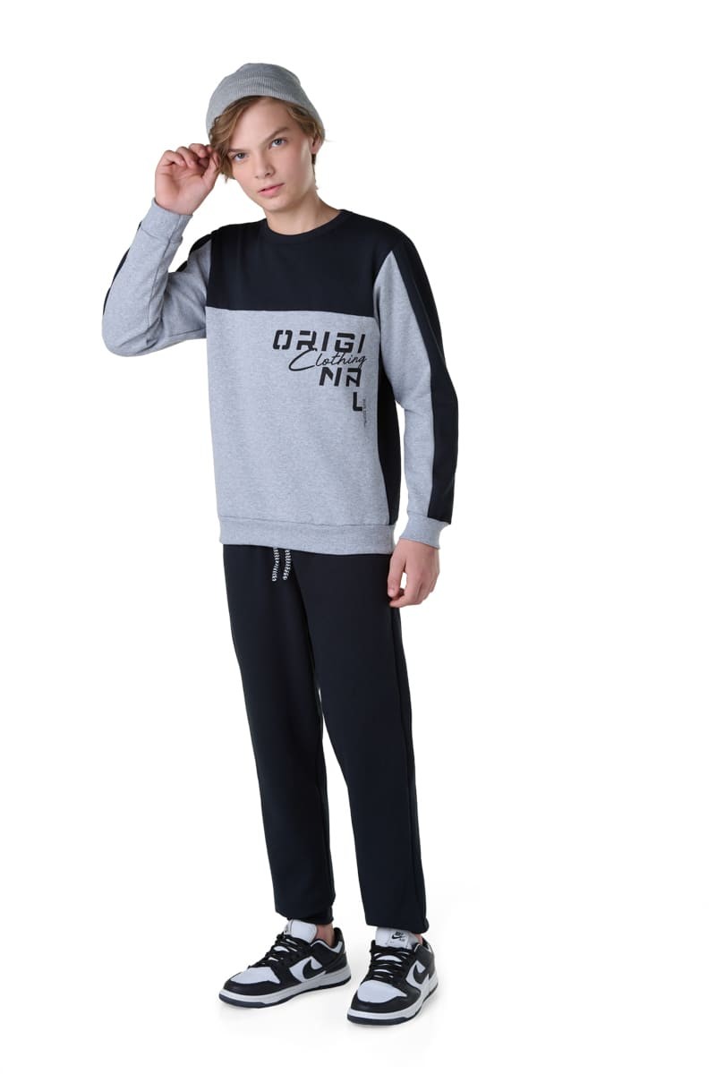 Conjunto Juvenil com Blusão de Recorte e Calça com Punho e Cordão