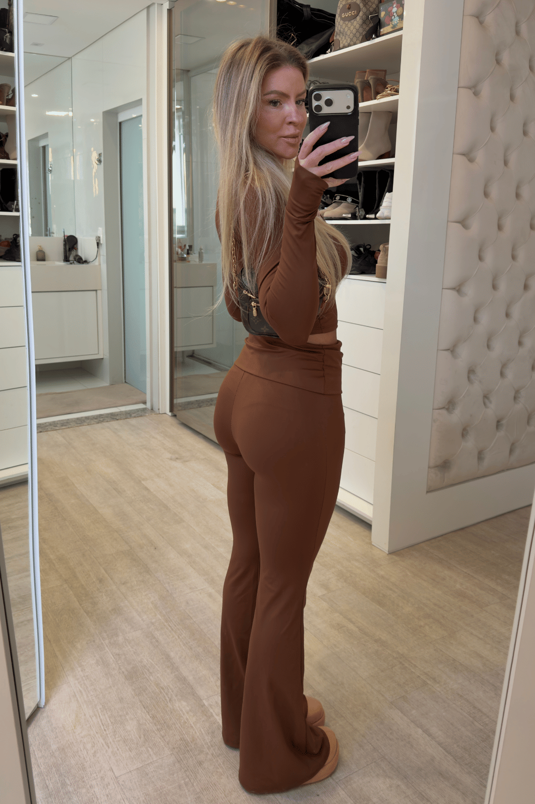 Calça flare em poliamida Anne MARROM Calça flare em poliamida Anne MARROM