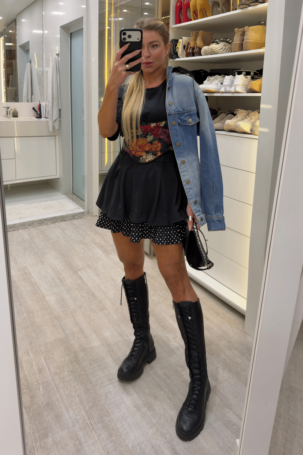 Cropped corset com alças largas e amarração estampado