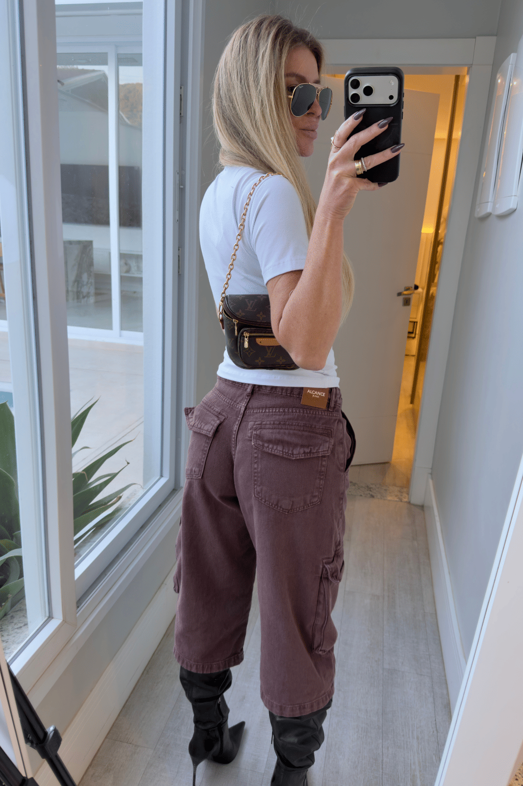 Blusa básica com recortes