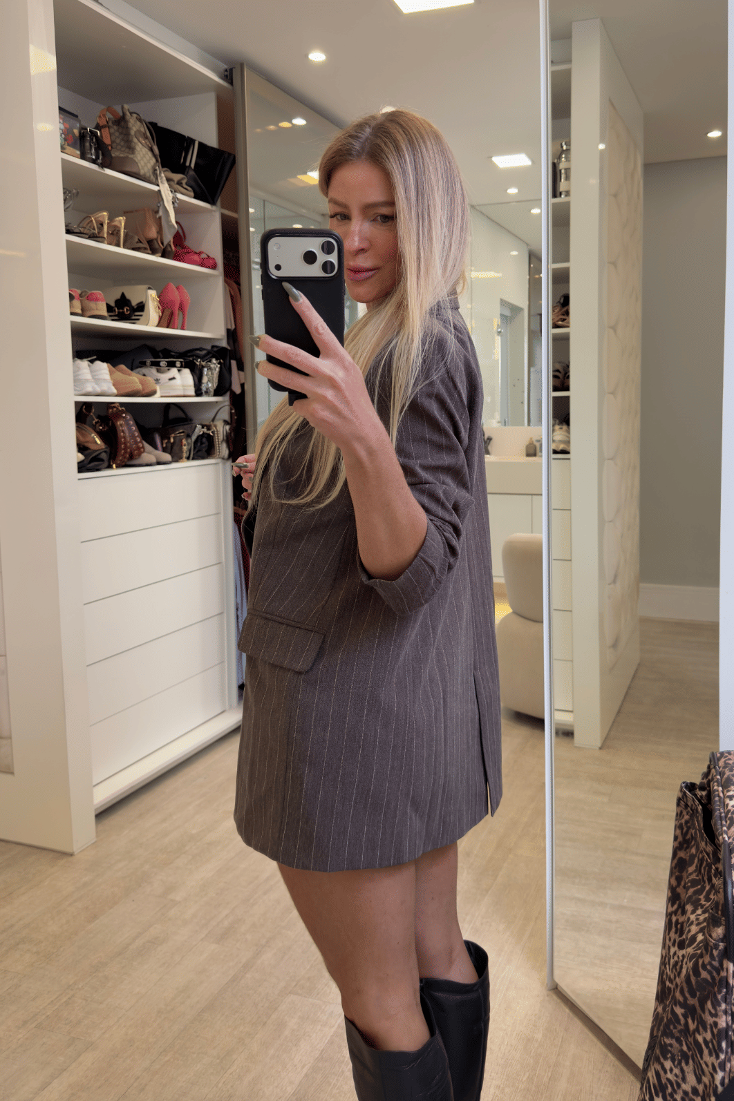 Blazer alfaiataria risca de giz Bege Beatrice Blazer alfaiataria risca de giz Bege Beatrice