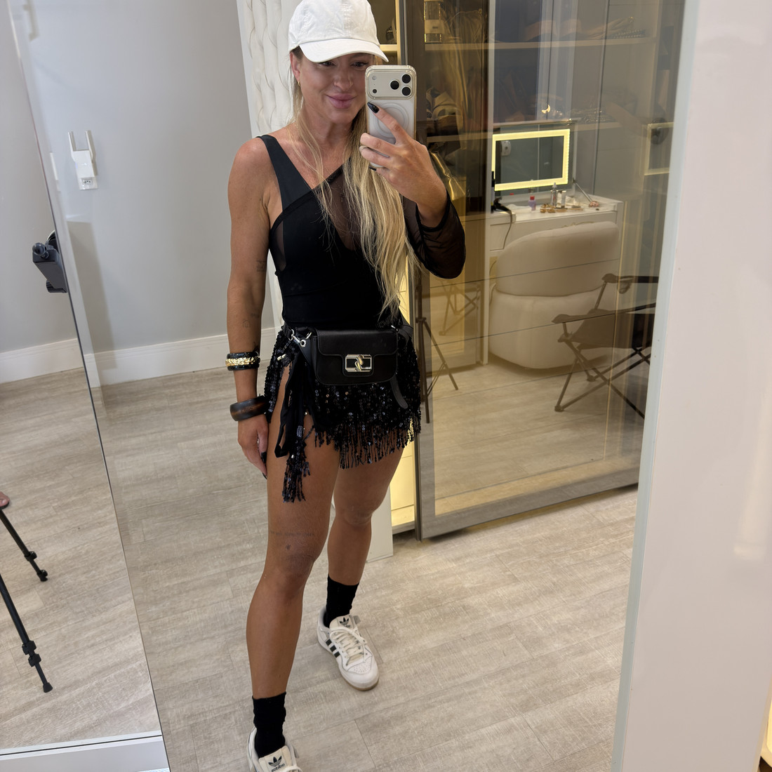 Blusa alongada Ombro único em Tule BLOQUINHO Blusa alongada Ombro único em Tule BLOQUINHO