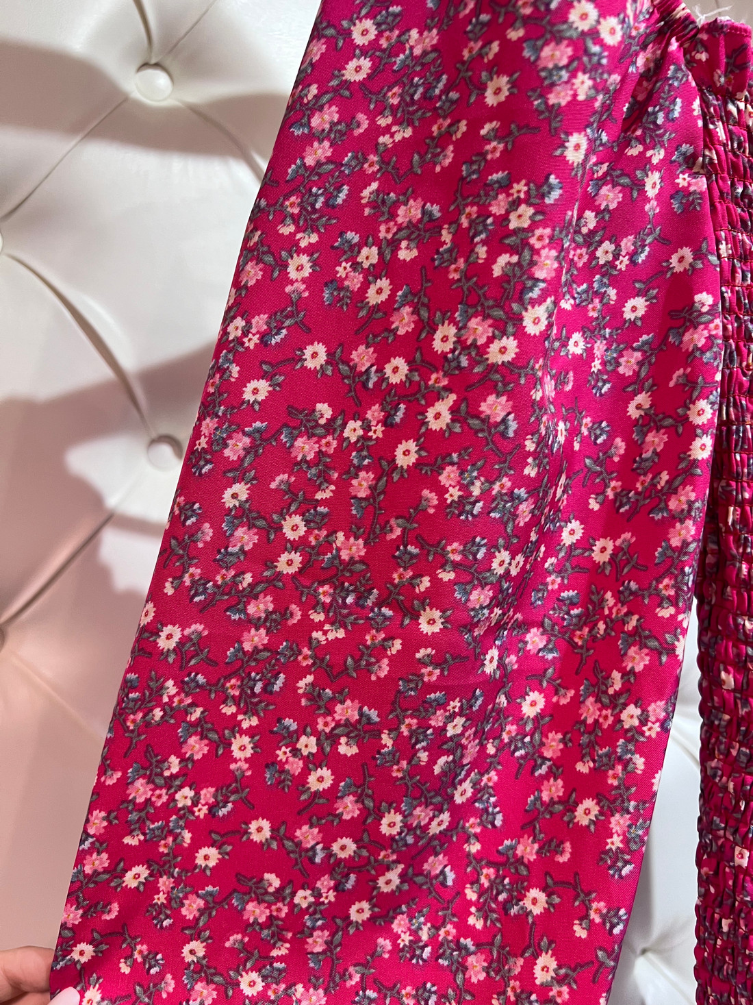 Vestido cereja manga longa pink com flores brancas