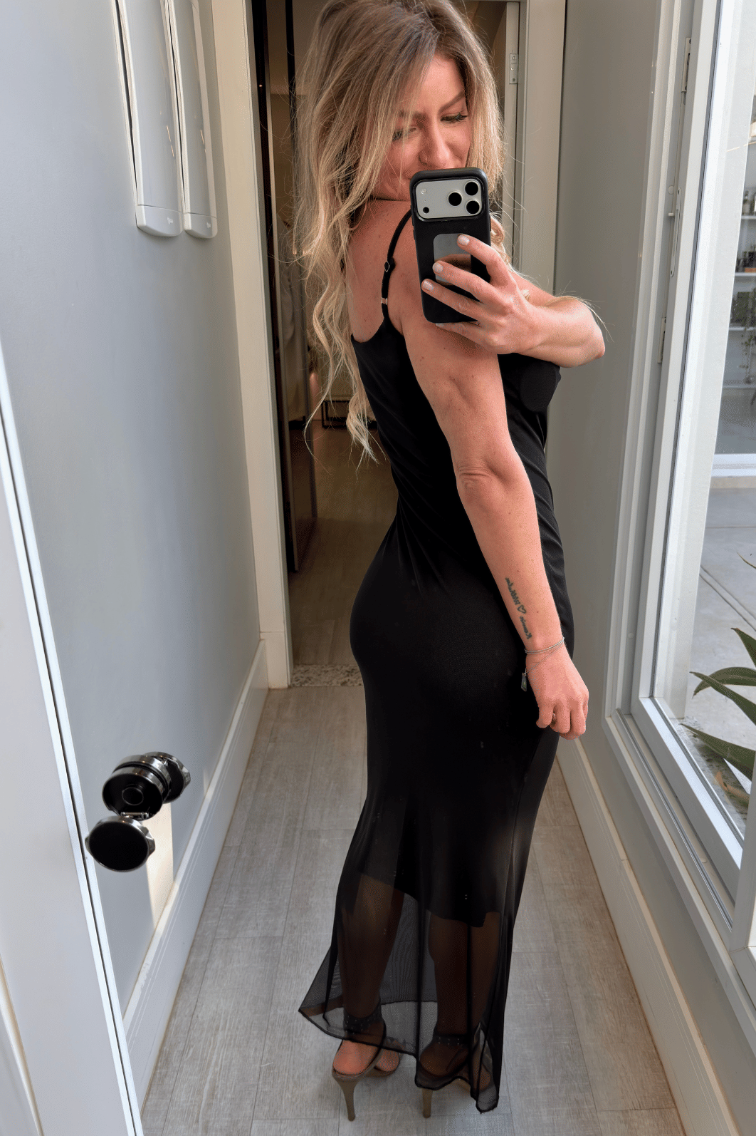 Vestido midi de tule alças finas luma Vestido midi de tule alças finas luma