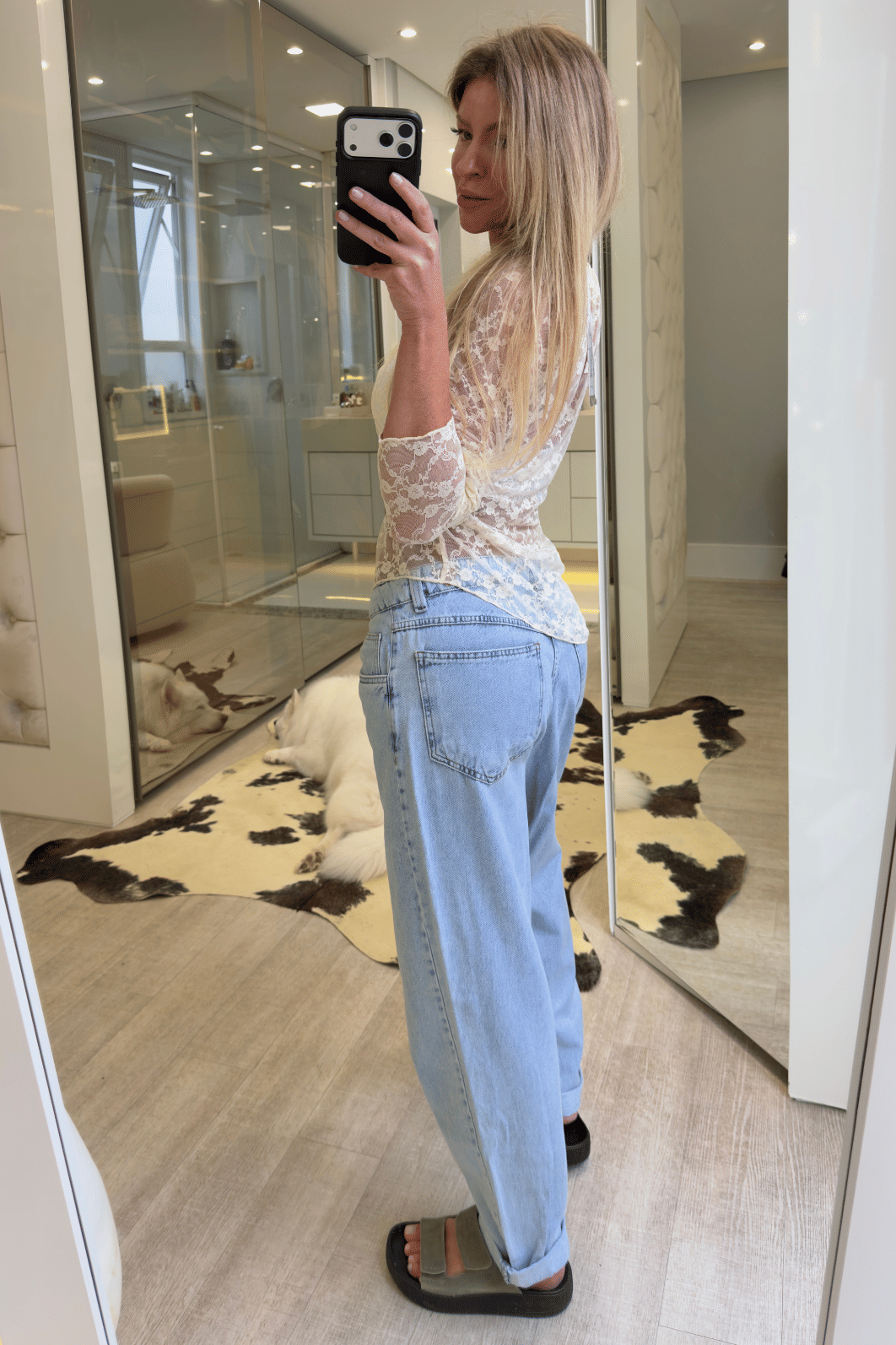 Blusa assimétrica em renda manga longa Melissa Blusa assimétrica em renda manga longa Melissa