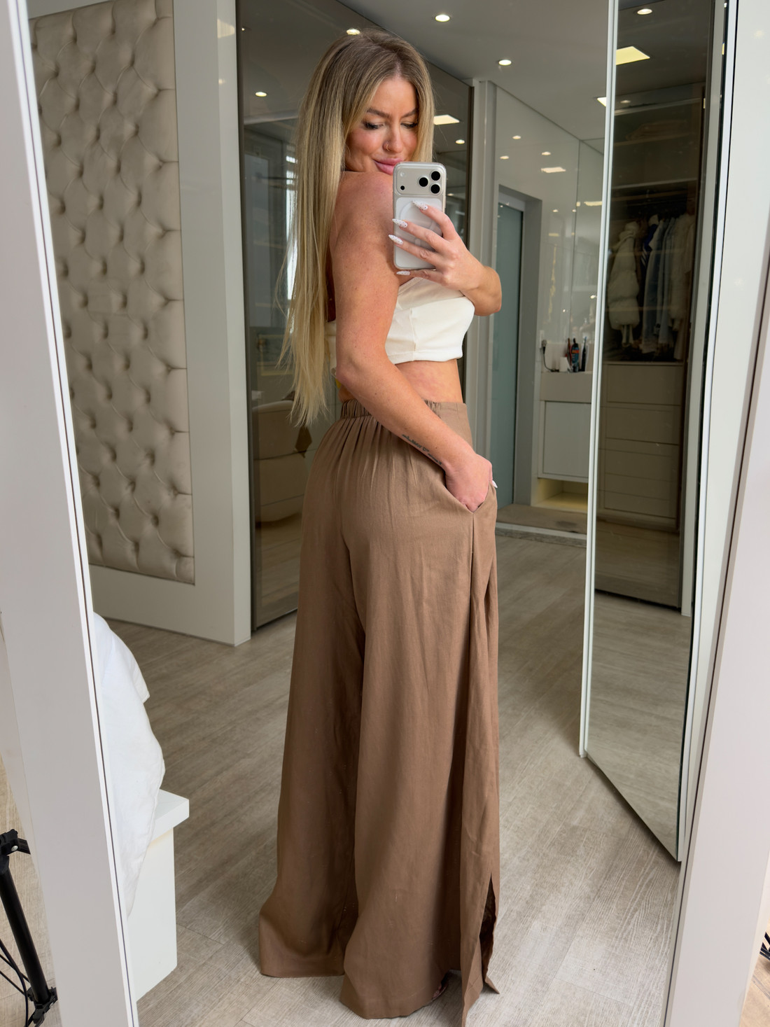 Calça pantalona com abertura Cássia Calça pantalona com abertura Cássia