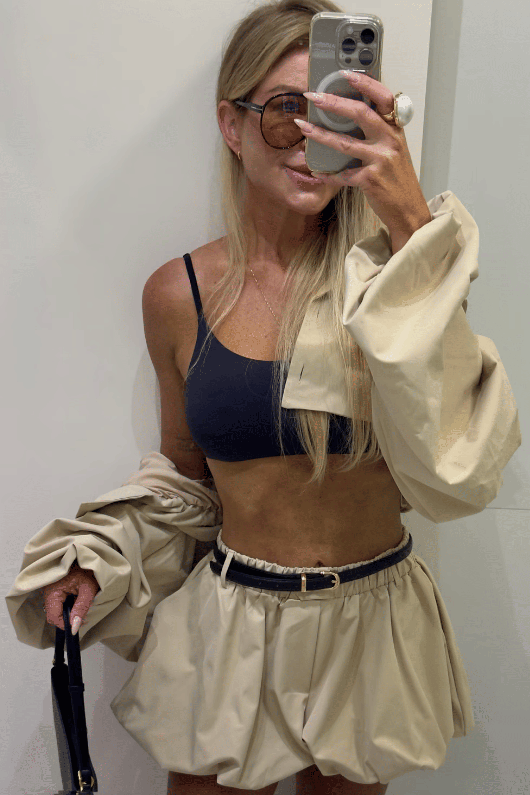Conjunto short saia balone com jaqueta bomber Antônia Conjunto short saia balone com jaqueta bomber Antônia