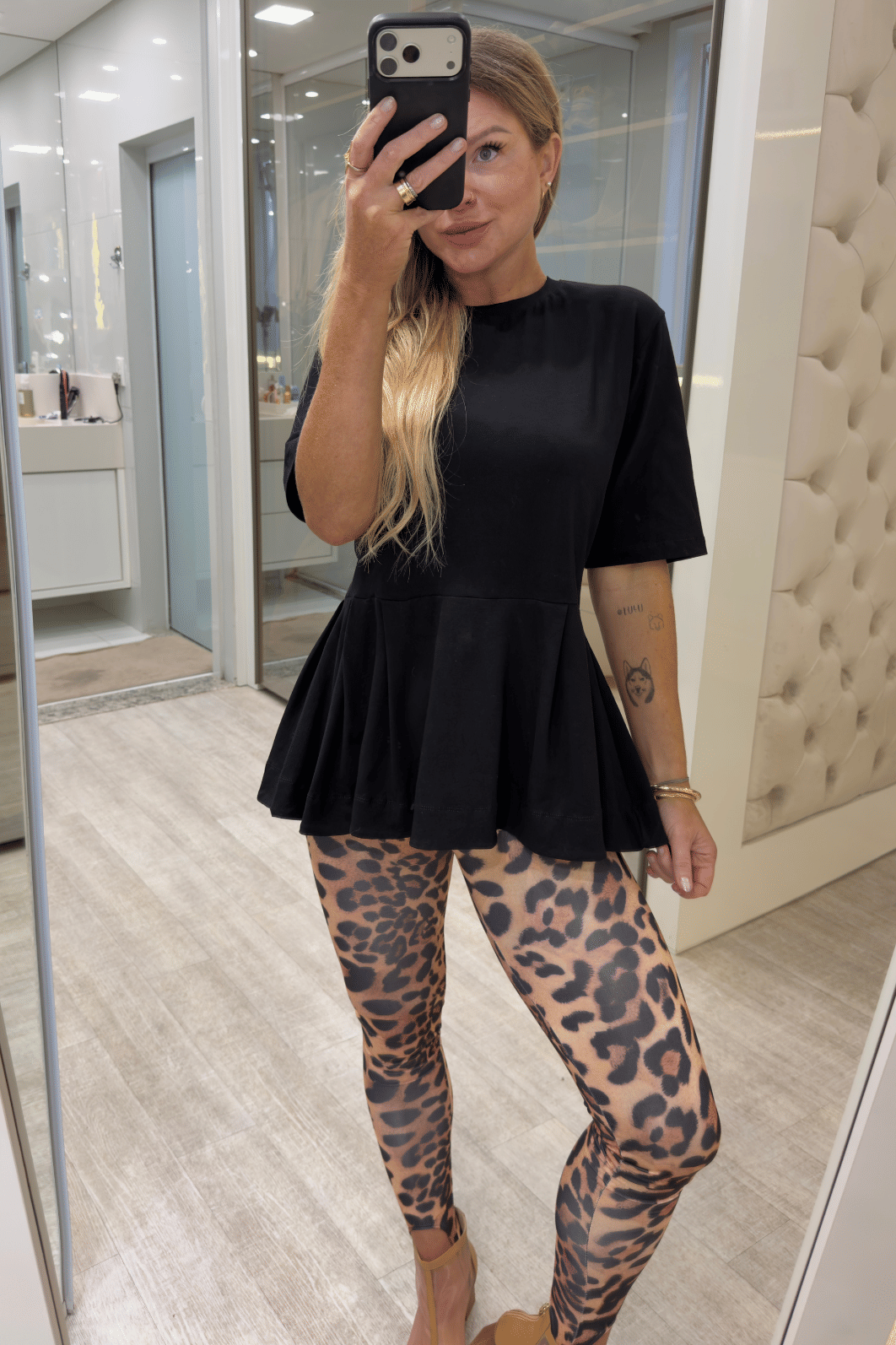 Camiseta básica Peplum PRETA Júlia Camiseta básica Peplum PRETA Júlia