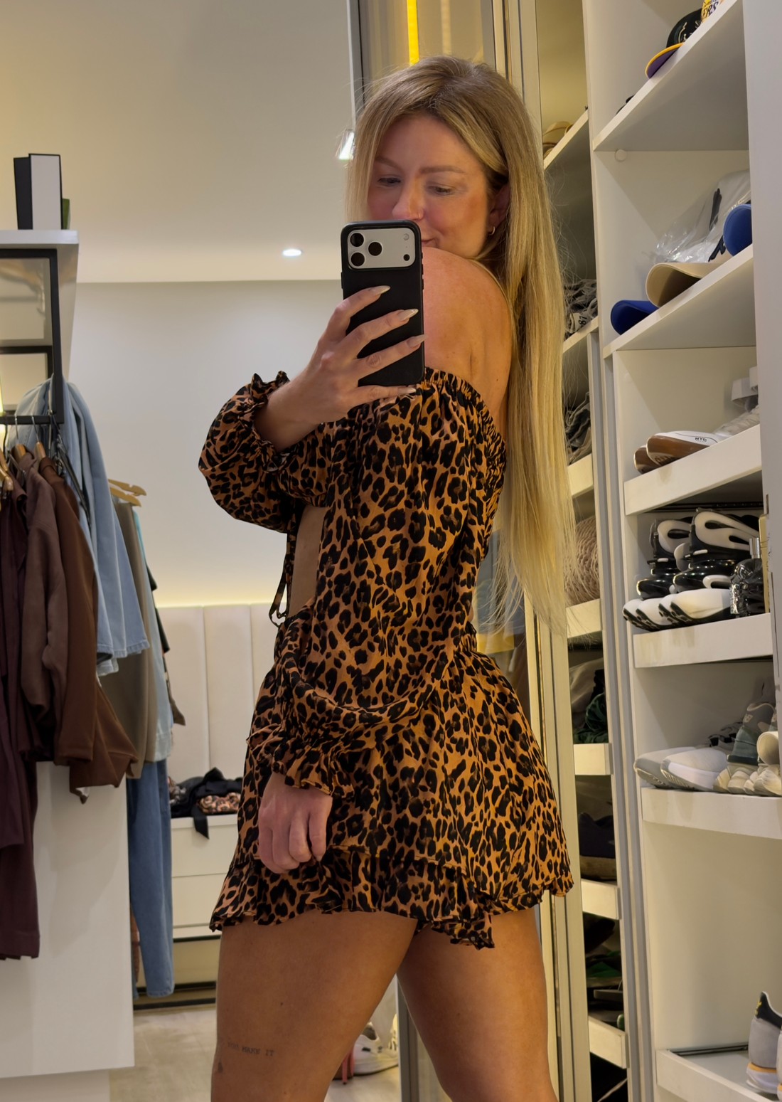 Conjunto Blusa e short com babados estampa de onça