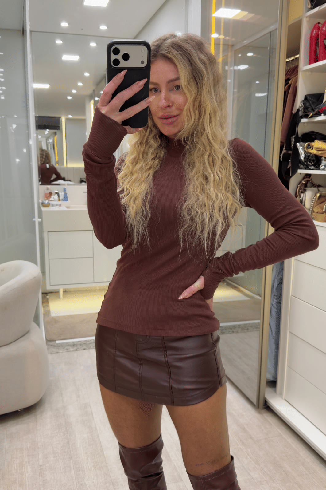 Short saia  em couro sintético MARROM Azure