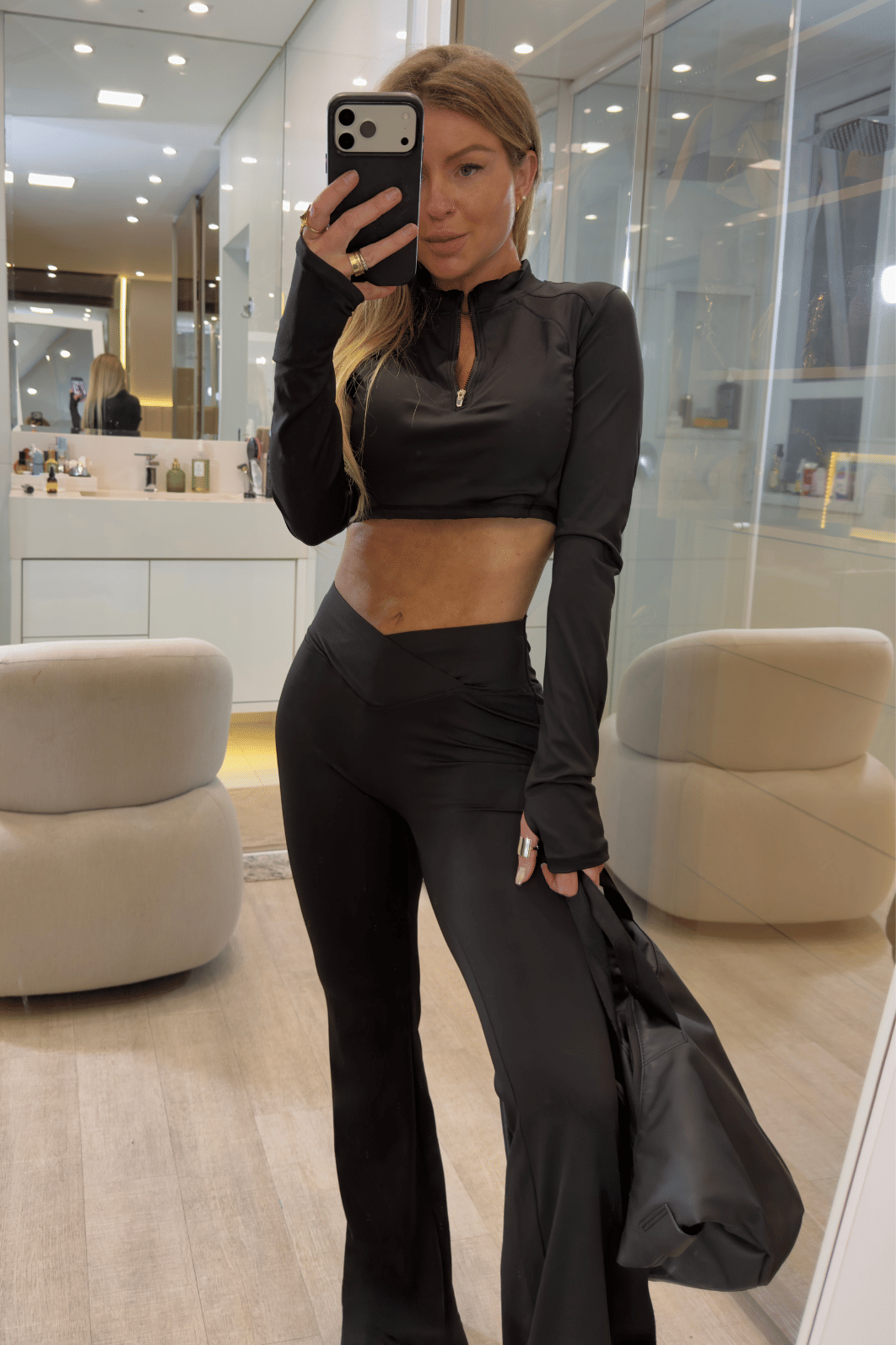Conjunto calça e cropped com zíper em poliamida PRETO Melissa Conjunto calça e cropped com zíper em poliamida PRETO Melissa