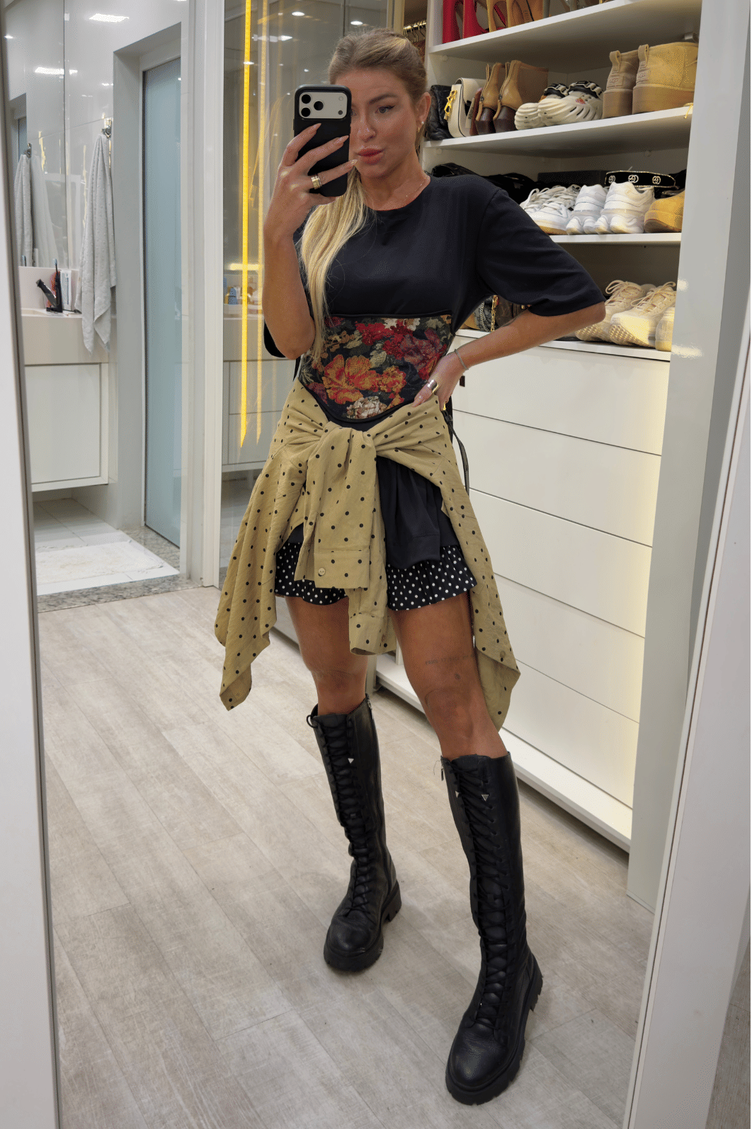 Cropped corset com alças largas e amarração estampado