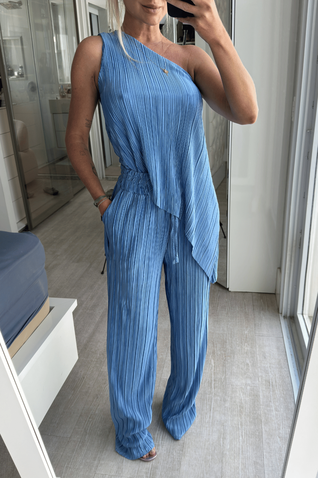 Conjunto calça e blusa assimétrica Jade Conjunto calça e blusa assimétrica Jade