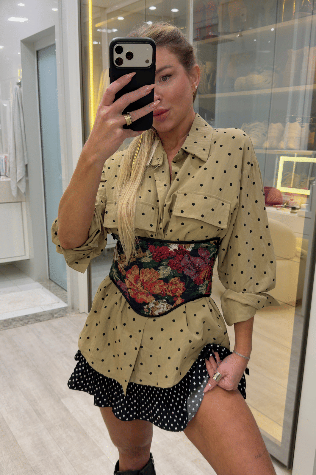 Cropped corset com alças largas e amarração estampado