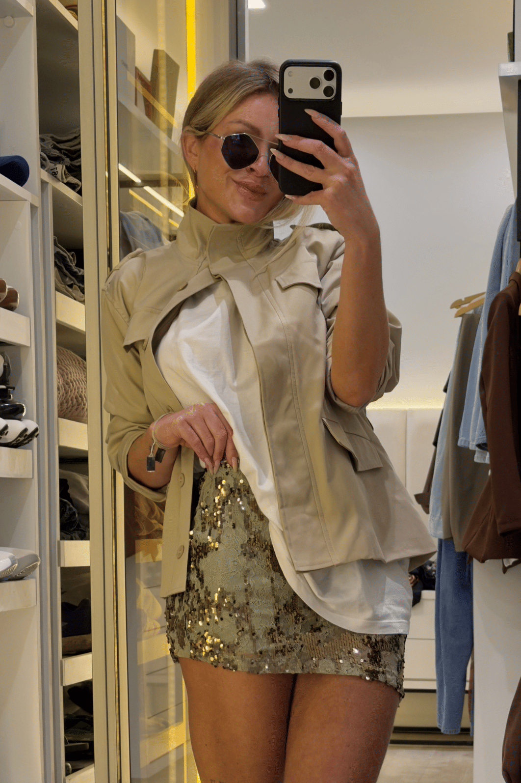 Saia de ponta em renda com aplicação de paetê calista