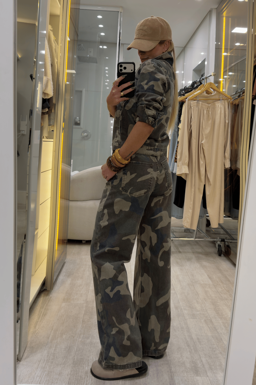 Jaqueta jeans curta camuflada Jaqueta jeans curta camuflada